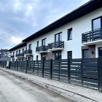 Продаж котеджів р-н Садовий