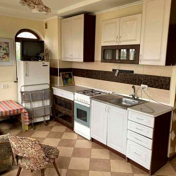 Сдам часть  дома в Сухом лимане! Гараж на 2 авто! Убежище под домом!