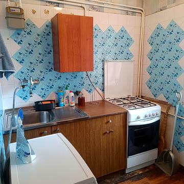 Космонавтів вул., 33