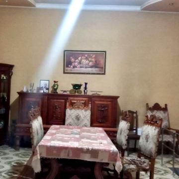 будинок з надвірнимм спорудами