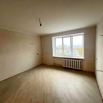 Павла Тичини вул., 13