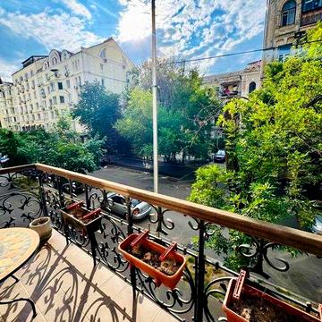 Ярославська, історичний центр, Поділ 2-к. квартира. Оренда