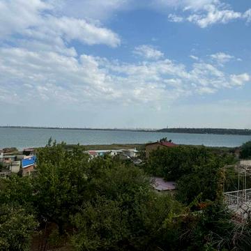 Будинок 10 хвилин від Одеси з видом на лиман