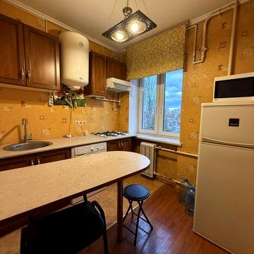 бул. Л. Українки 20 метро Печерська