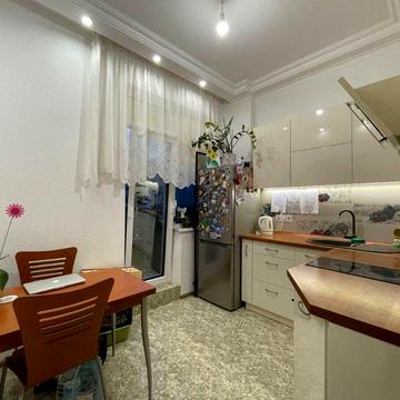 Перлинна вул., 1