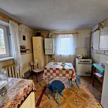 Продаж будинку в Сутисках