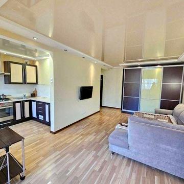 Продам 1-кім квартиру на другому поверсі, з меблями і технікою