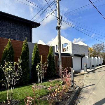 Продам таунхаус рядом с лесом и рекой.