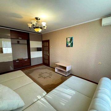 Сдам двухкомнатную на  Таирова.