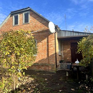 Продам будинок з ремонтом , газ,вода , каналізація