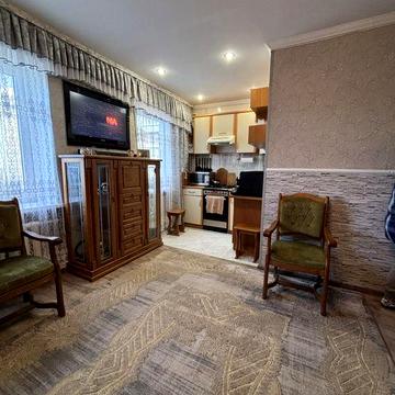 Продається трикімнатна квартира