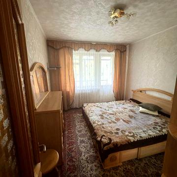 Здається 4х кімнатна квартира