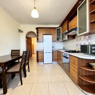 Простора квартира. Софіївська Борщагівка