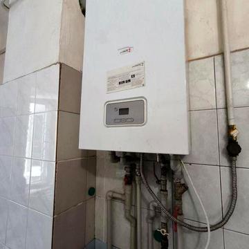 4-к, вул. Міщенка, 8, Березовий сквер