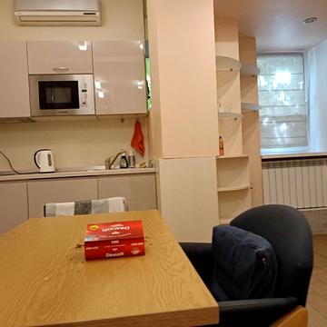  Українських Героїв пл. (Льва Толстого), 8