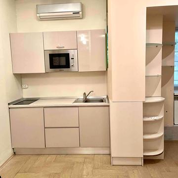  Українських Героїв пл. (Льва Толстого), 8