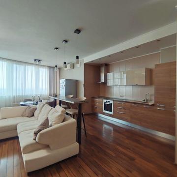 Олімпійська вул., 10б