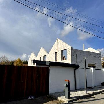 Продам таунхаус рядом с рекой и лесом.