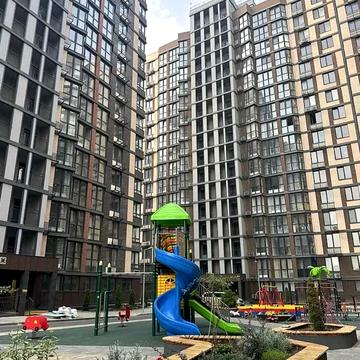 1 кімнатна квартира в новобудові біля центра міста.