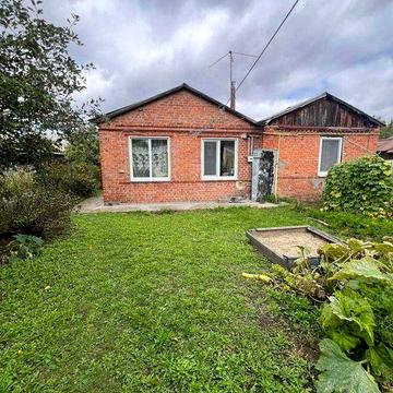 Продам  1/2 дома на Основе