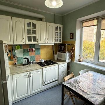 Драгоманова вул., 11