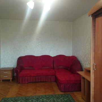 Сдам однокомнатную квартиру Космонавтов/ Генерала Петрова!