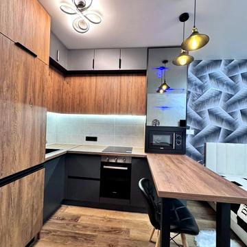 Романа Левицького вул., 4