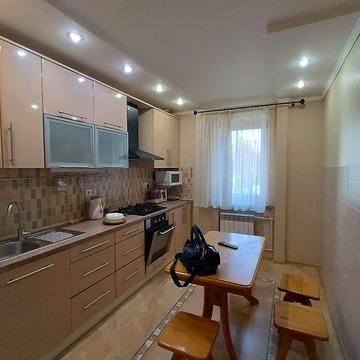 Продається чудова 3 кімната квартира на Лялі Ратушні.