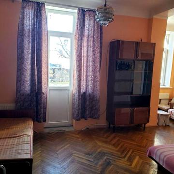 Здається 2 кімнатна центр ( озі)