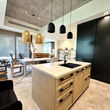 Набережна вул.