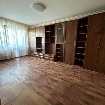 Вишняківська вул., 8