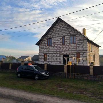 Продається будинок з гаражем в місті Сарни