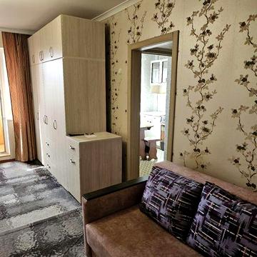 Сдаю 1-к, Метро Дворец Спорта, Каденюка,13