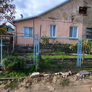 Продаю 3 кімнатну частину будинку з власним двором