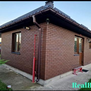 Центральна, 1