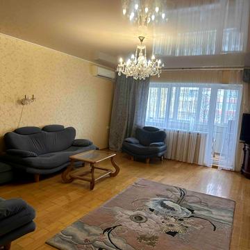 Незалежності вул., 23