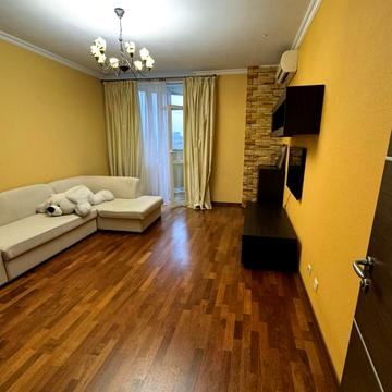 Саперно-Слобідська вул., 22