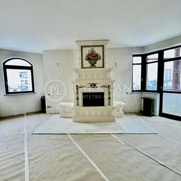 Максима Кривоноса вул., 15