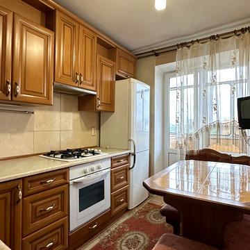 Іподромний пров., 18