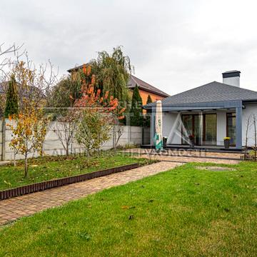 Майданівська вул.