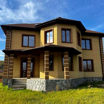 Центральна, 1