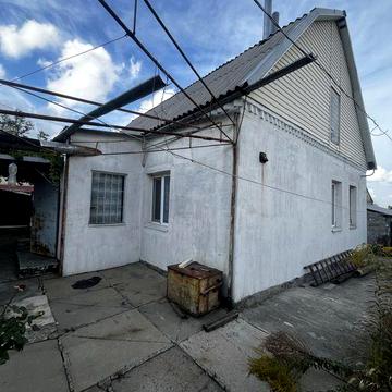 Будинок у смт Карнаухіка