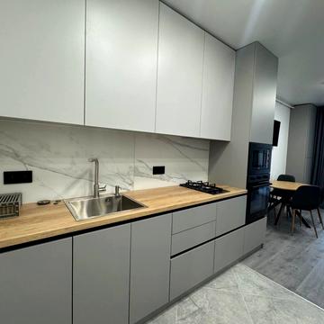 Угорська вул., 12