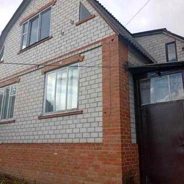 Продам міцний добротний цегляний будинок у Будах