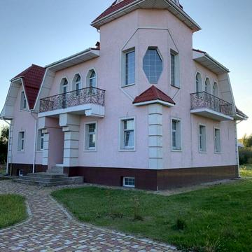 Теплична вул., 7