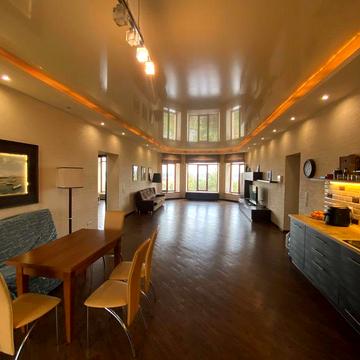 Продаж трикімнатної квартири з вражаюче гарним краєвидом на річку (л1)