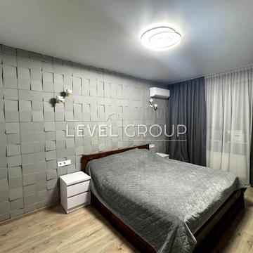 Героїв Небесної Сотні просп., 26/8