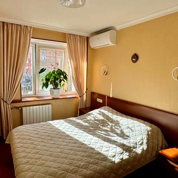 Рибальська вул., 8