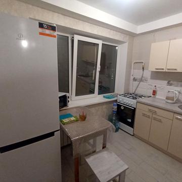 Братиславська вул., 4