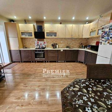 У продажу капітальний будинок у с. Малодолинське